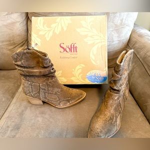 Sofft snakeskin boots